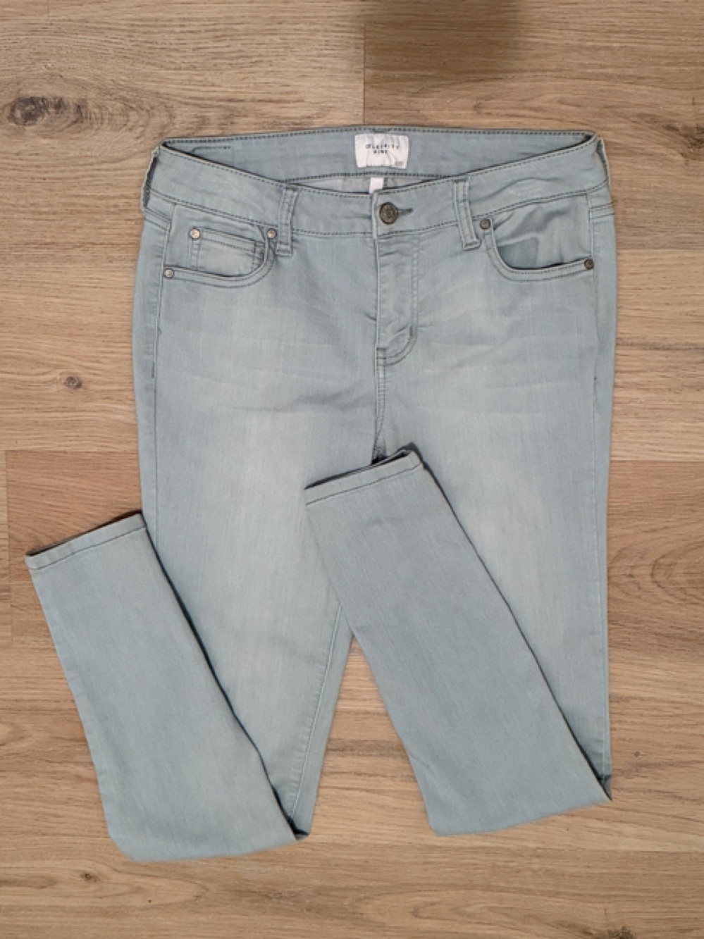 Celebrity Pink Light Blue Skinny Jeans for Women Size 7 28